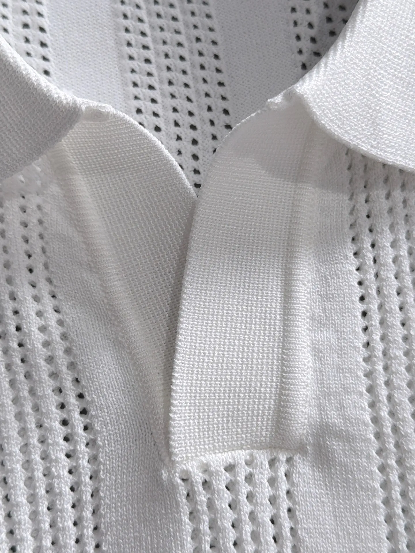 LP high quality Loro Piana 26ss New Arrival men's short-sleeved T-shirt. Made of combed cotton yarn knitted cotton fabric, no pressure when entering and exiting the counter. Exclusive control of raw materials. It feels substantial when weighed, and the upper body is more textured than ordinary T-shirts. This texture can handle the weather easily and is suitable for both hot and cold! Loose fit design, looks noble. The only correct version is available Size: M to 3XL